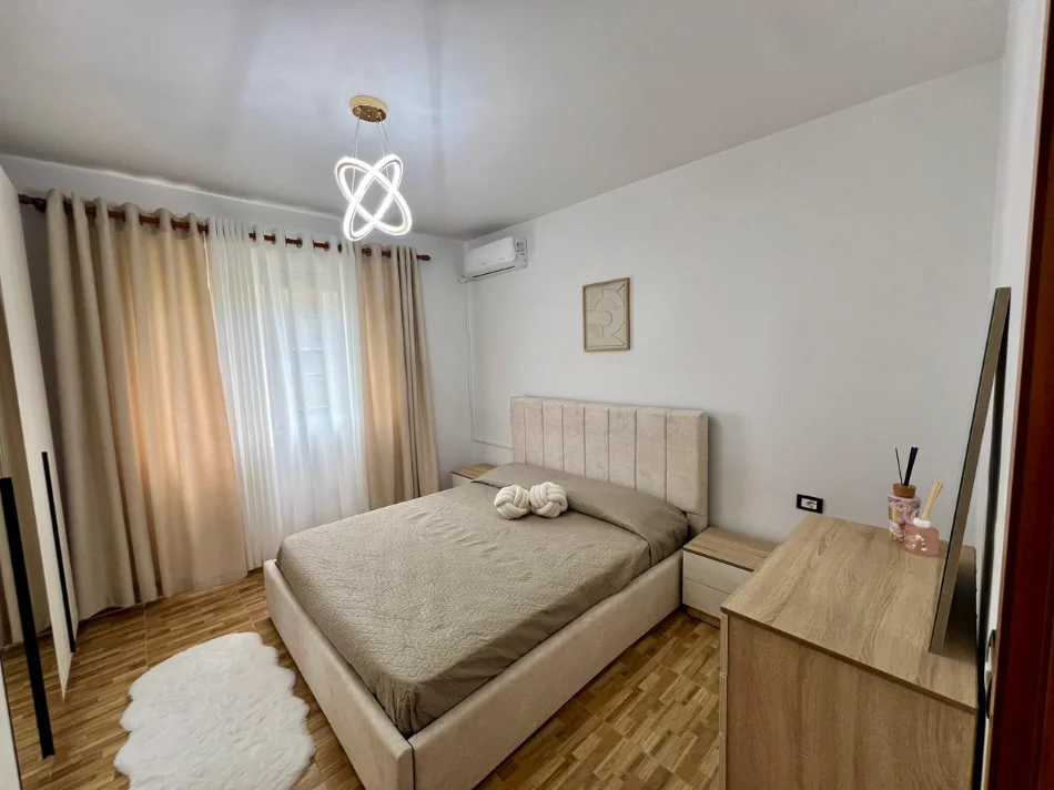 Tirane, jepet me qera apartament 1+1+Ballkon Kati 3, 70 m² 400 € (Allias)