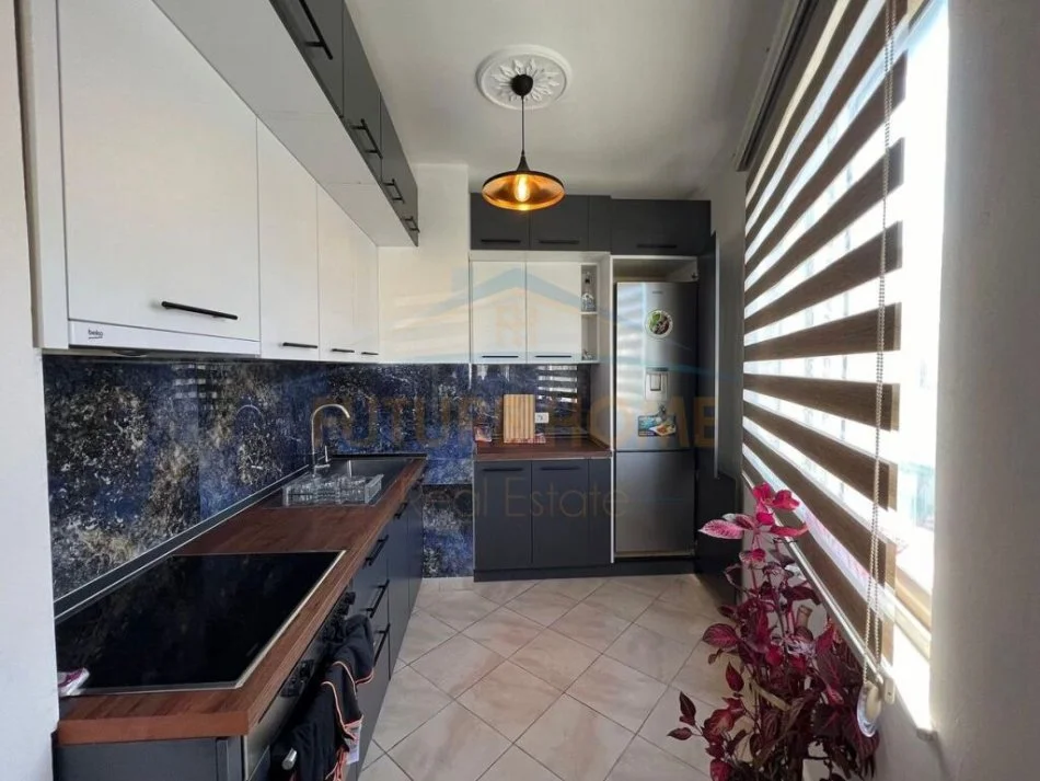 Durres, shitet apartament 3+1 Kati 8, 118 m² 140.000 € (Durres)