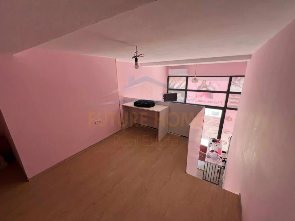 Tirane, jepet me qera ambjent biznesi Kati 0, 34 m² 200 € (Unaza e Re)