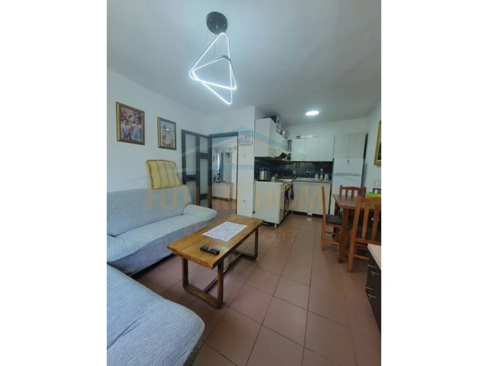 Tirane, shitet apartament 1+1 Kati 4, 49 m² 85.000 € (Kongresi i Manastirit)