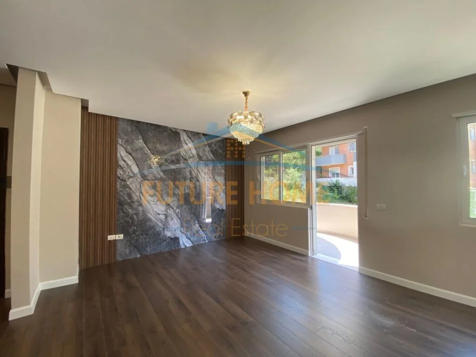 Tirane, shes apartament 2+1 Kati 1, 120 m² 210.000 € (kopshti botanik)