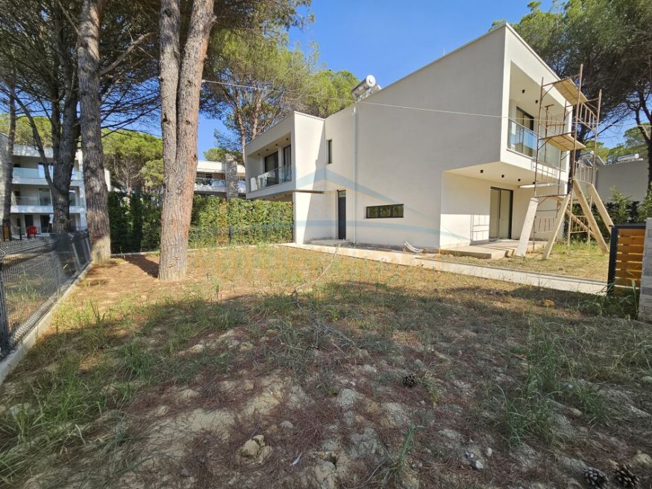Durres, shitet Vile 2+1 Kati 0, 391 m² 500.000 € (San Pietro,Gjiri I Lalzit)