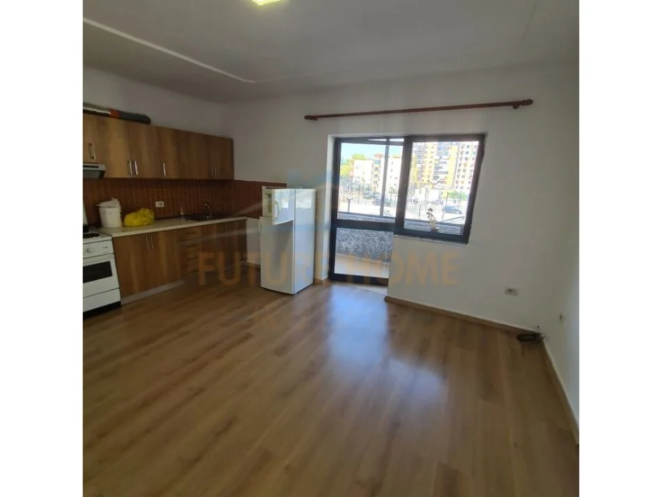 Tirane, jepet me qera apartament 1+1 Kati 2, 55 m² 500 € (Stacioni I Trenit)