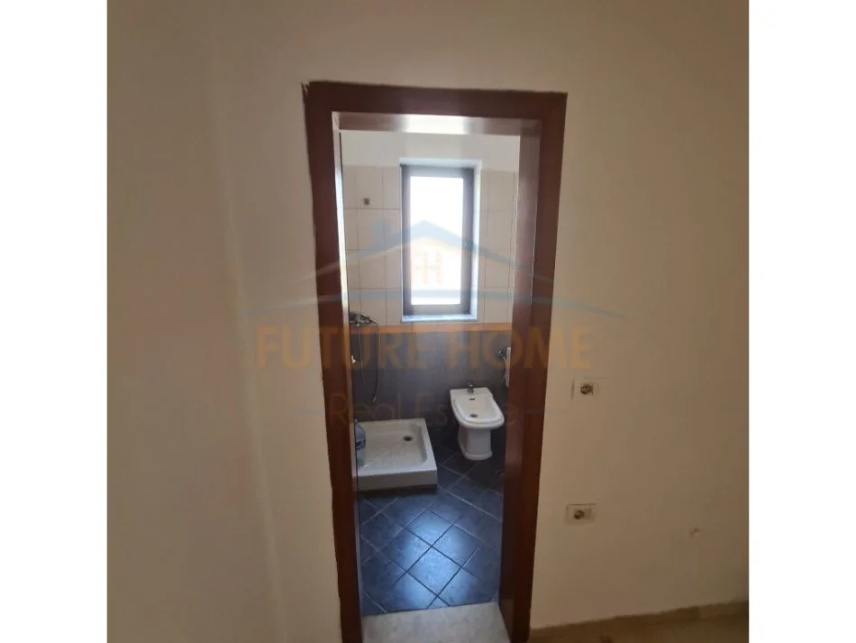 Tirane, jepet me qera apartament 1+1 Kati 2, 55 m² 500 € (Stacioni I Trenit)