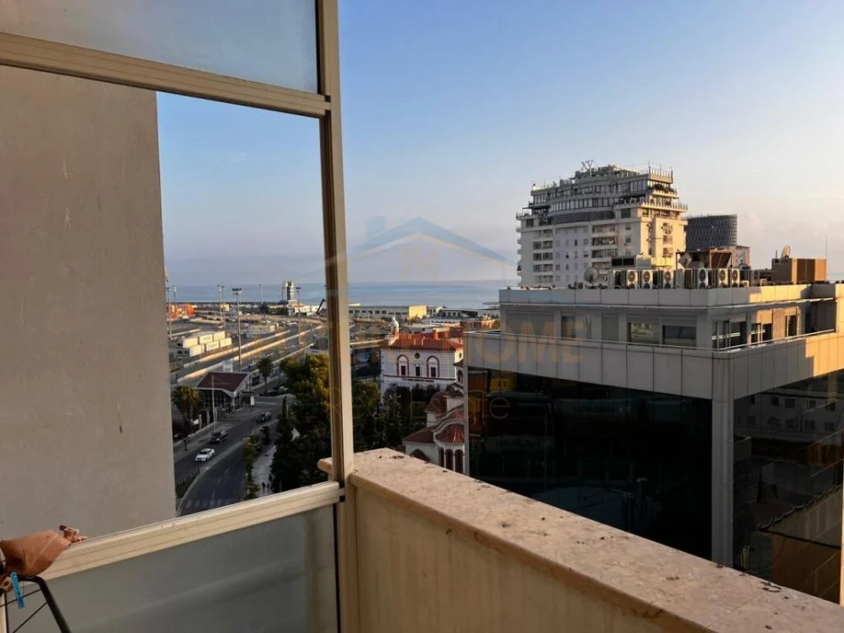 Durres, jepet me qera apartament 3+1 Kati 7, 140 m² 550 € (Prane portit ,Durres)