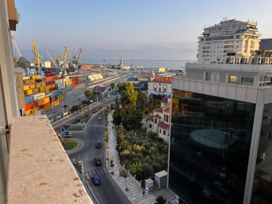 Durres, jepet me qera apartament 3+1 Kati 7, 140 m² 550 € (Prane portit ,Durres)