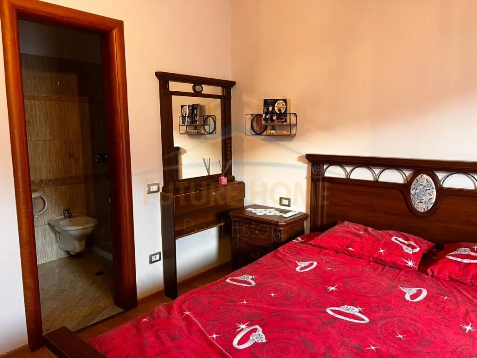 Durres, jepet me qera apartament 3+1 Kati 7, 140 m² 550 € (Prane portit ,Durres)