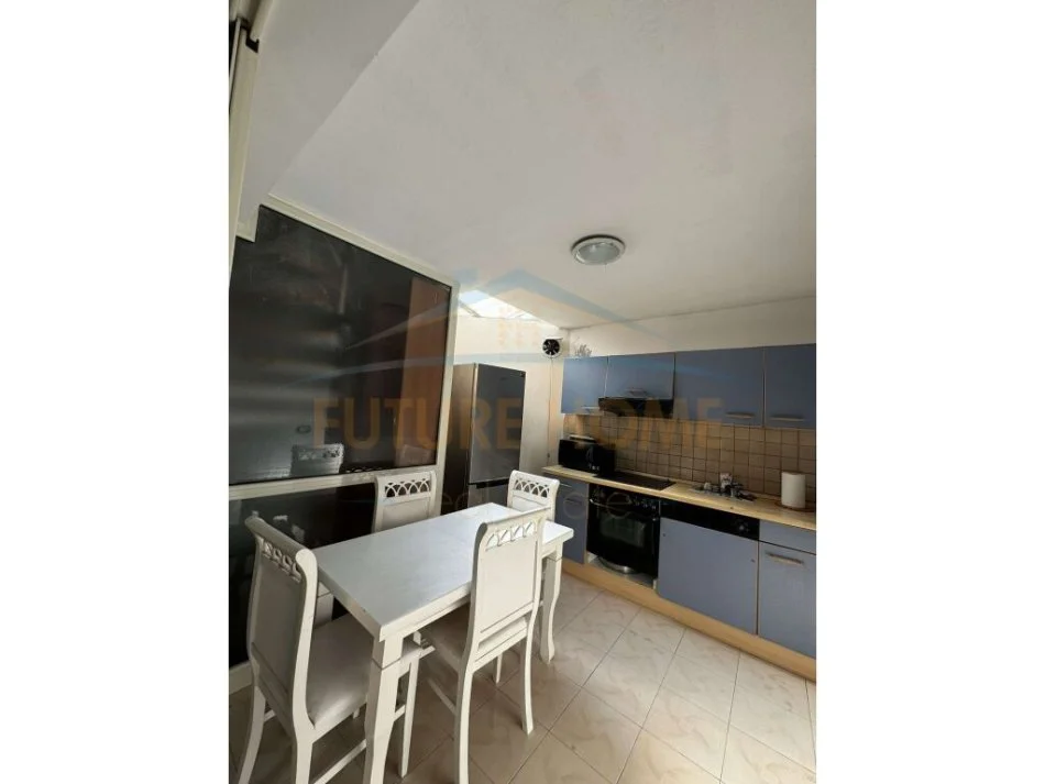 Tirane, jepet me qera apartament 2 Katshe Kati 2, 180 m² 600 € (Rr. "Arkitekt Kasemi", Brryli, Tirane)