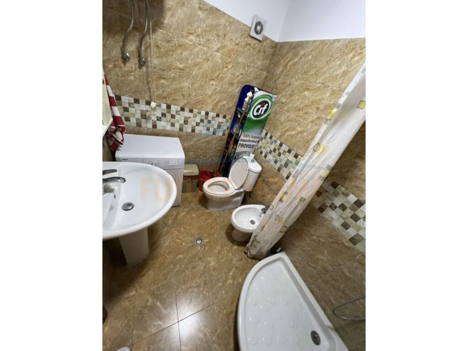 Tirane, jepet me qera apartament 2+1+Aneks Kati 6, 90 m² 450 € (Unaza e Re)