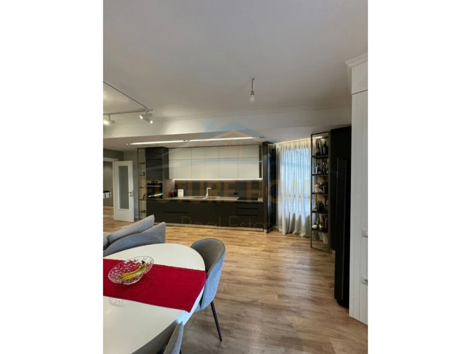 Tirane, shitet apartament 2+1 Kati 4, 111 m² 219.000 € (Farmacia 10)