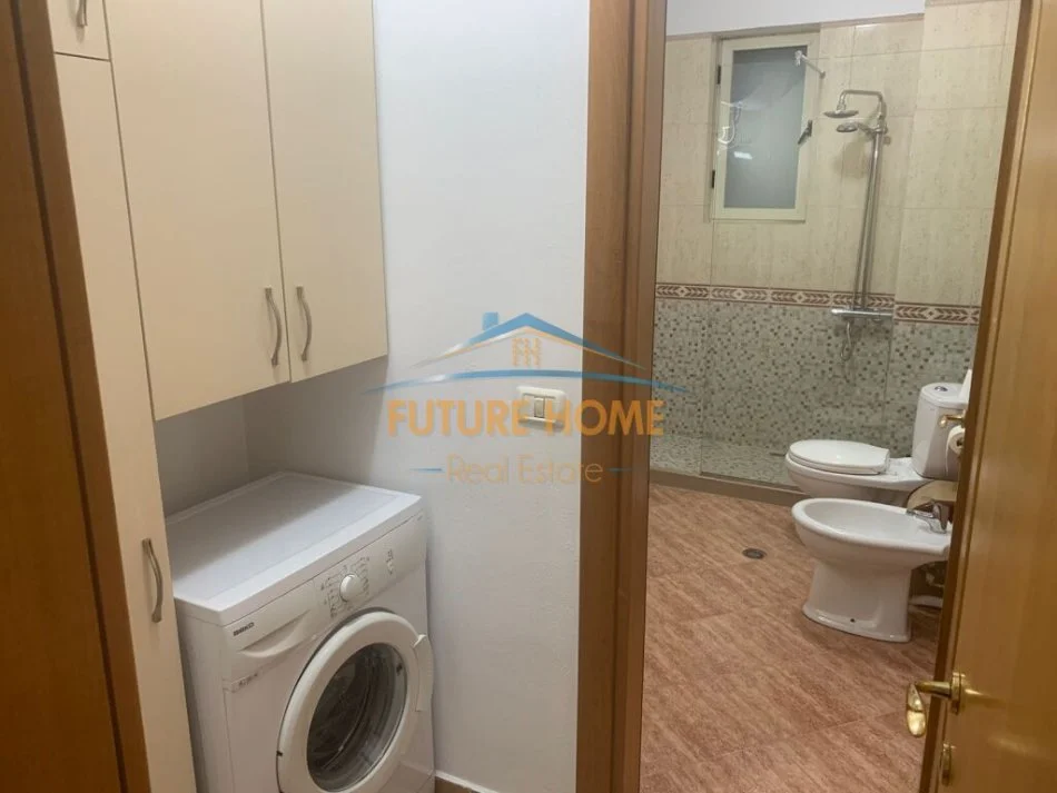 Tirane, jepet me qera apartament 2+1 Kati 9, 100 m² 800 € (Komuna e Parisit)