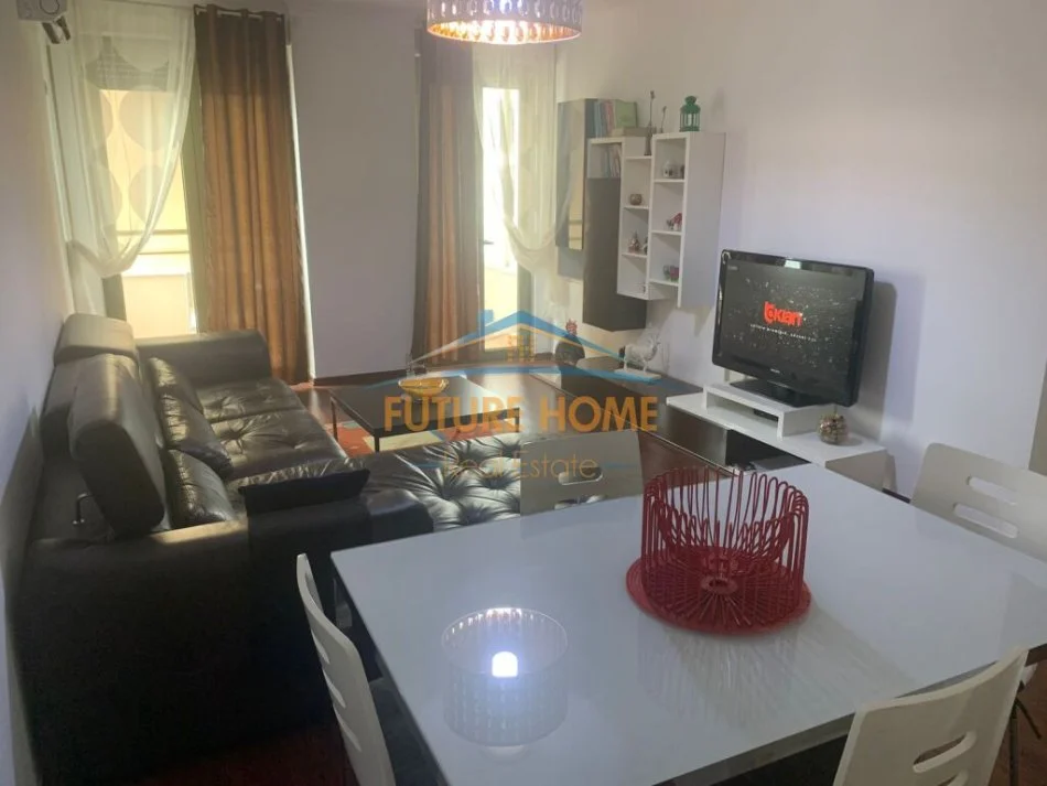 Tirane, jepet me qera apartament 2+1 Kati 9, 100 m² 800 € (Komuna e Parisit)