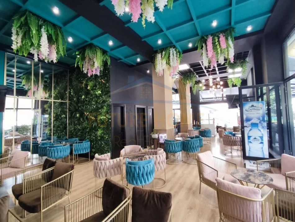 Tirane, shitet lokal Kati 0, 108 m² 324.000 € (Unaza e Re)