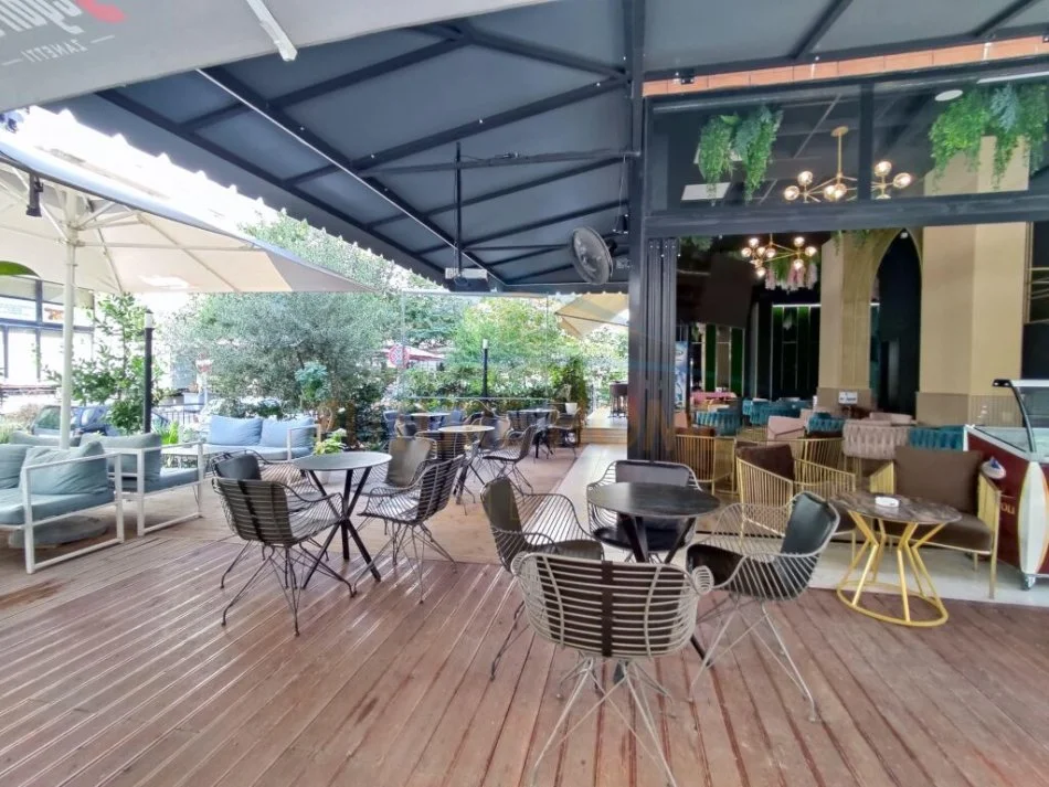 Tirane, shitet lokal Kati 0, 108 m² 324.000 € (Unaza e Re)