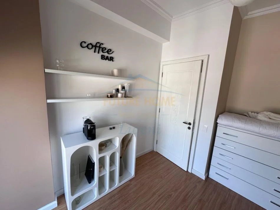Tirane, jepet me qera apartament 2+1+Ballkon Kati 7, 80 m² 900 € (Liqeni i Thate)
