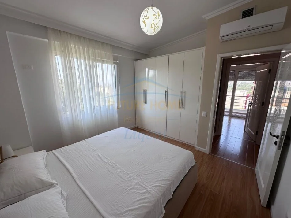 Tirane, jepet me qera apartament 2+1+Ballkon Kati 7, 80 m² 900 € (Liqeni i Thate)
