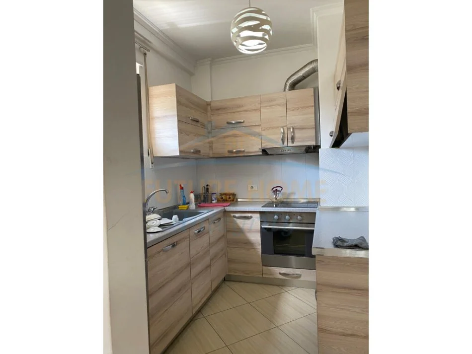 Tirane, jepet me qera apartament 2+1+Aneks+Ballkon Kati 3, 95 m² 750 € (JORDAN MISJA)