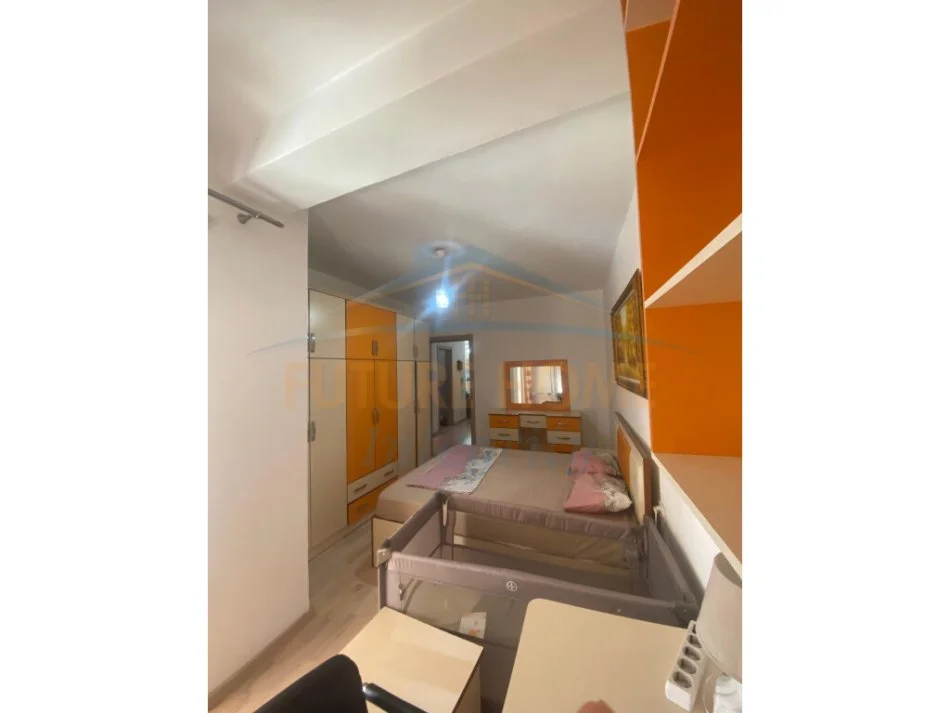 Tirane, jepet me qera apartament 2+1 Kati 3, 95 m² 750 € (JORDAN MISJA)