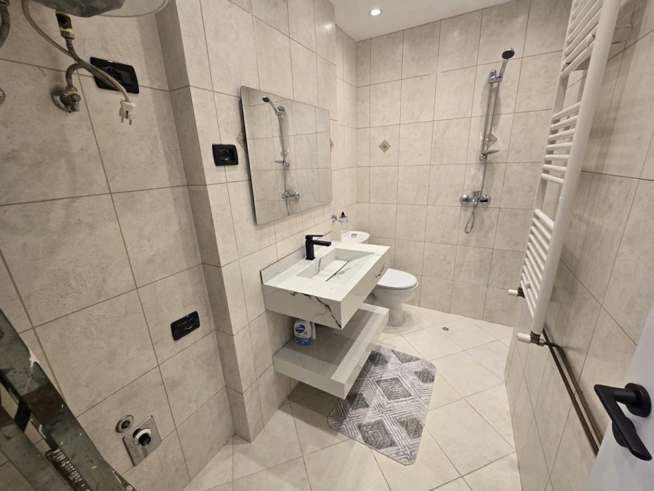 Tirane, shitet apartament 2+1+Ballkon Kati 3, 110 m² 348.000 € (Gjimnazi Petro Nini Luarasi)
