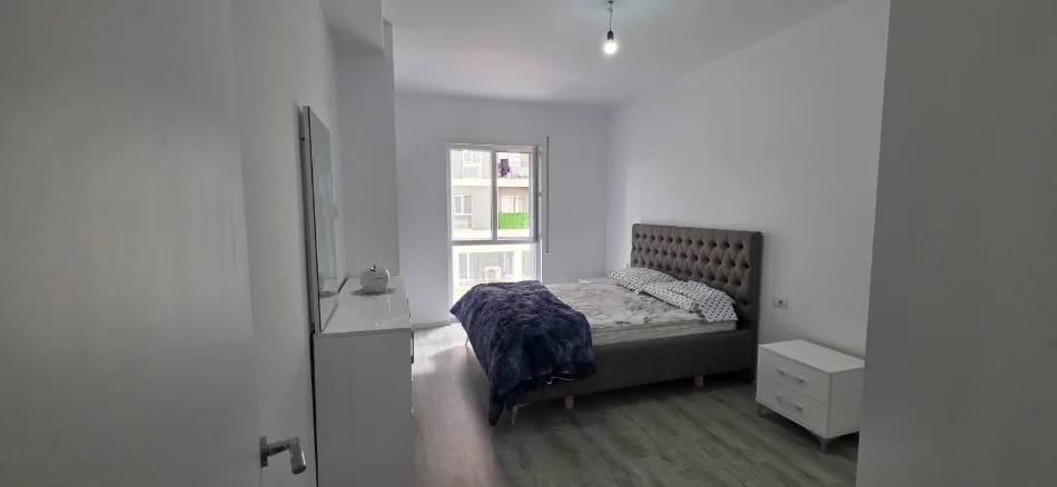 Tirane, jepet me qera apartament 2+1 Kati 1, 110 m² 500 € (Univers City)