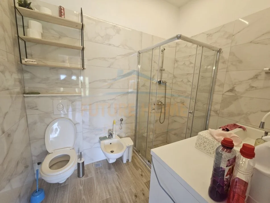 Durres, jepet me qera apartament 2+1 Kati 7, 135 m² 1.000 € (Vollga , Durres.)