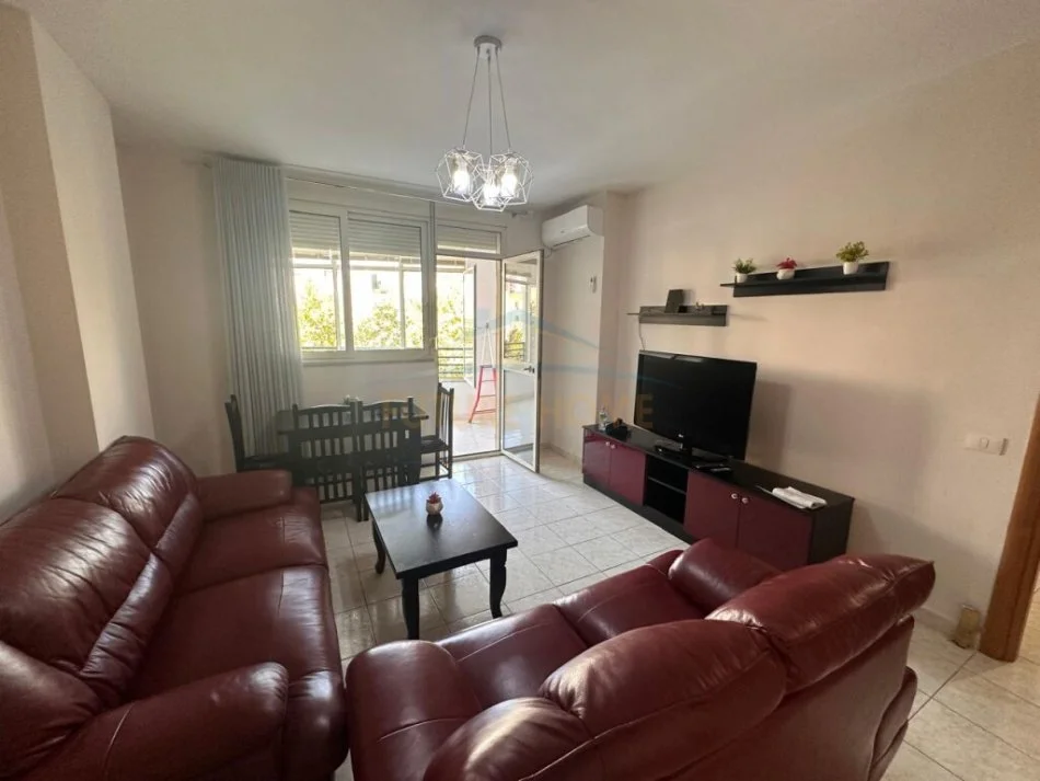 Tirane, jepet me qera apartament 2+1+Ballkon Kati 2, 100 m² 650 € (Don bosco)