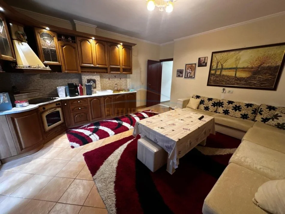 Tirane, shitet apartament 2+1 Kati 2, 85 m² 93.000 € (Fresk)