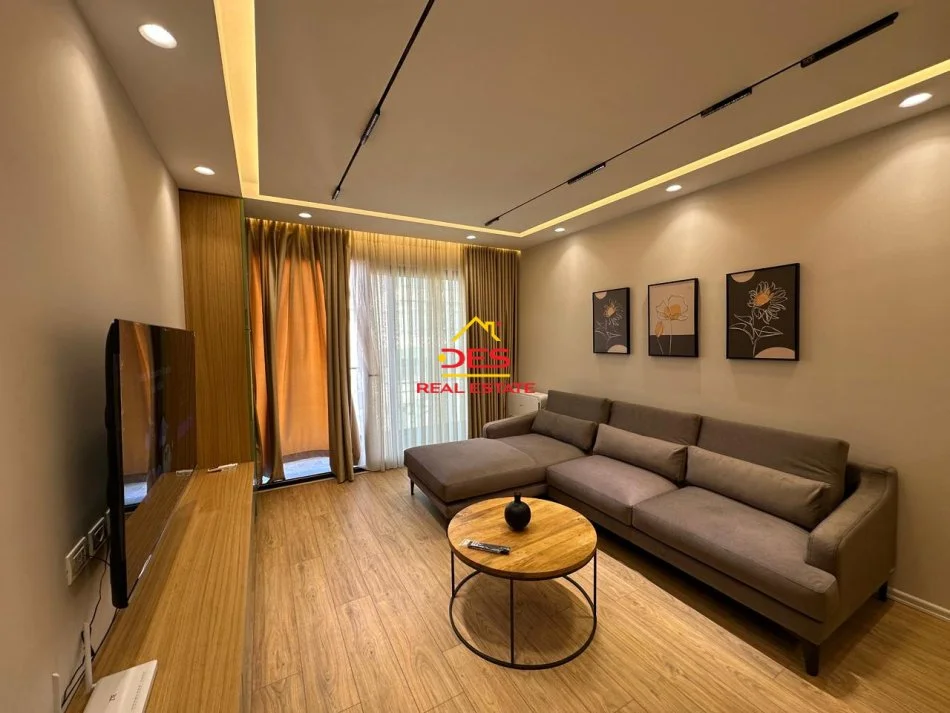 Vlore, jepet me qera apartament 1+1+Ballkon Kati 8, 70 m² 500 € (Rruga Murat Tërbaçi)