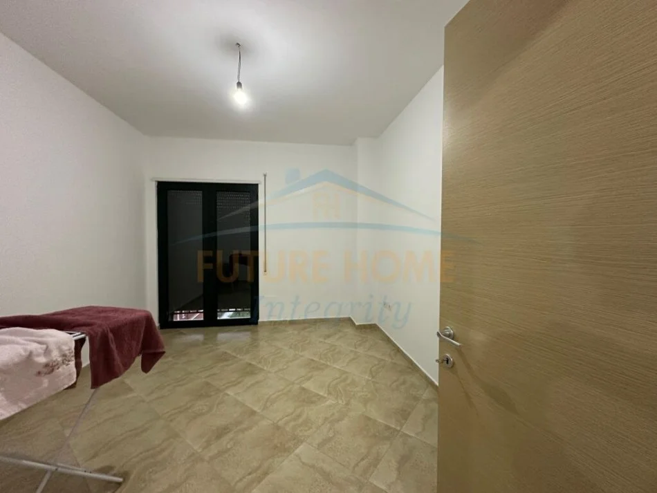 Tirane, jepet me qera apartament 2+1+Ballkon Kati 5, 105 m² 600 € (Unaza e Re)