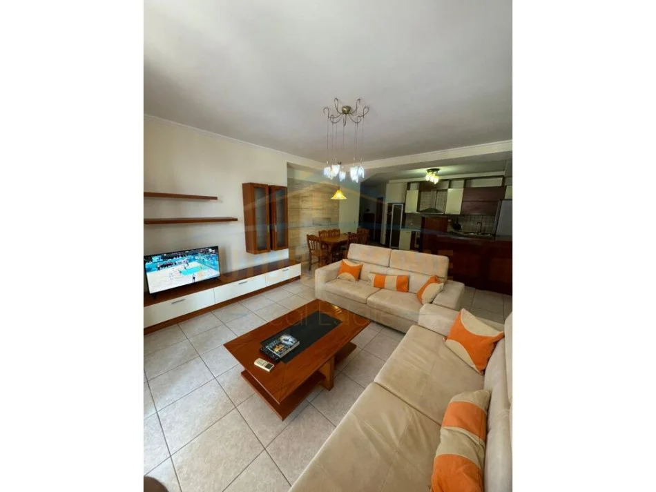 Tirane, jepet me qera 3+1 , 151 m² 750 € (Rruga Sulejman Pitarka)