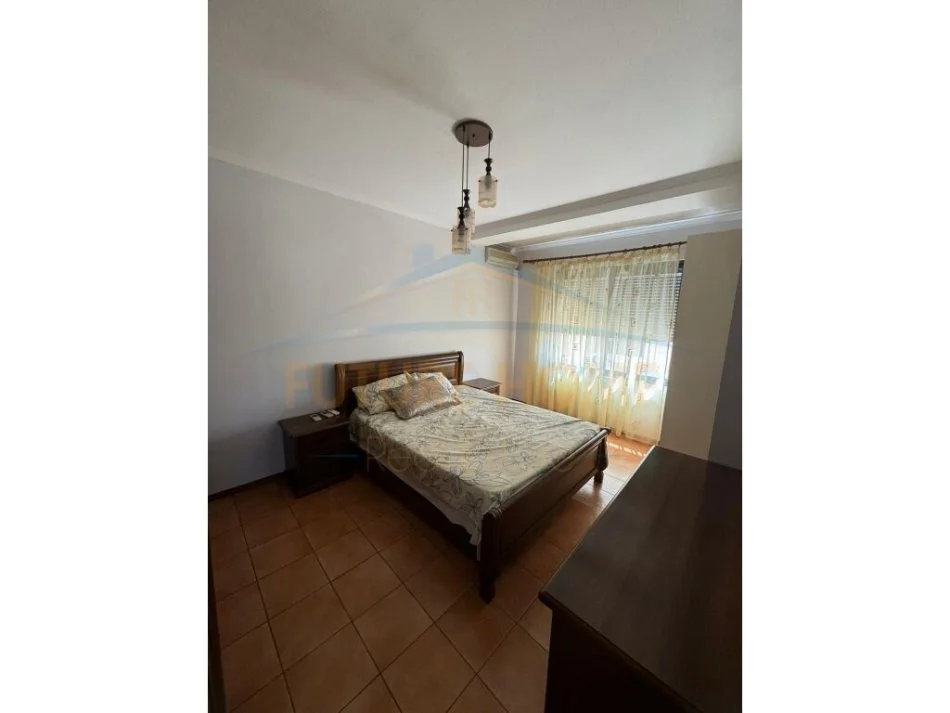 Tirane, jepet me qera 3+1 , 151 m² 750 € (Rruga Sulejman Pitarka)