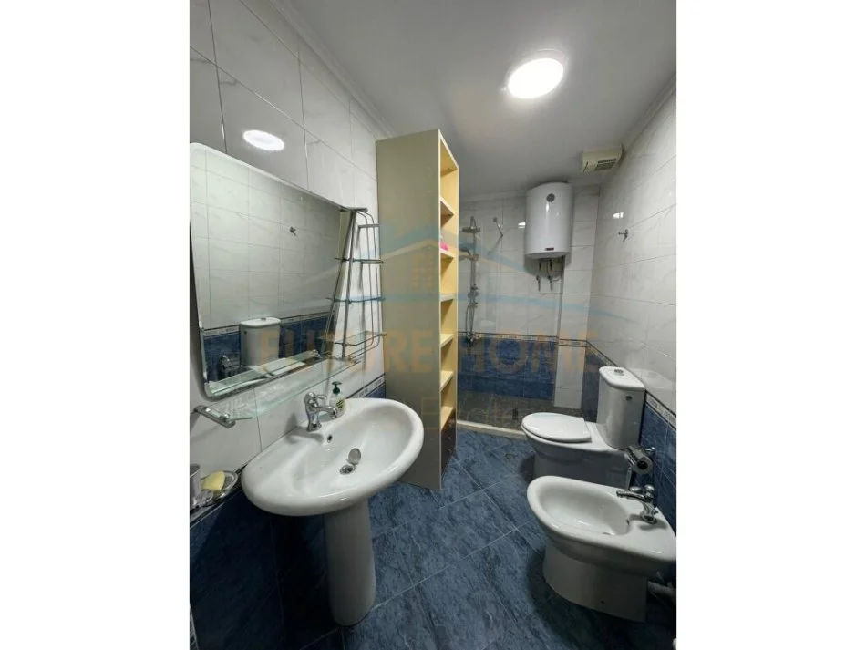 Tirane, jepet me qera 3+1 , 151 m² 750 € (Rruga Sulejman Pitarka)