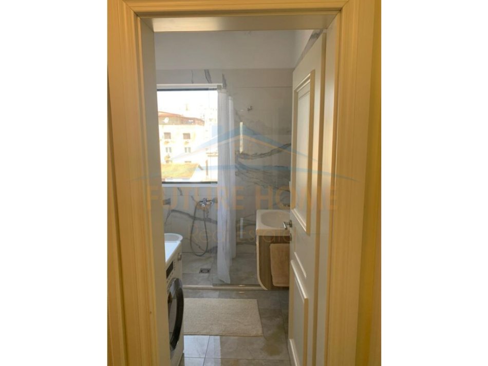 Tirane, jepet me qera apartament 2+1+Ballkon Kati 6, 73 m² 550 € (Ish Parku i Autobusave)
