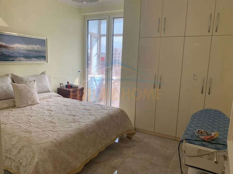 Tirane, jepet me qera apartament 2+1 Kati 6, 73 m² 550 € (Ish parku i autobusave)