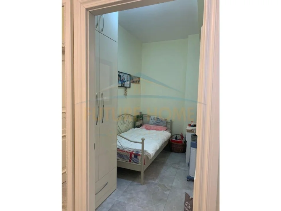 Tirane, jepet me qera apartament 2+1+Ballkon Kati 6, 73 m² 600 € (ish Parku)