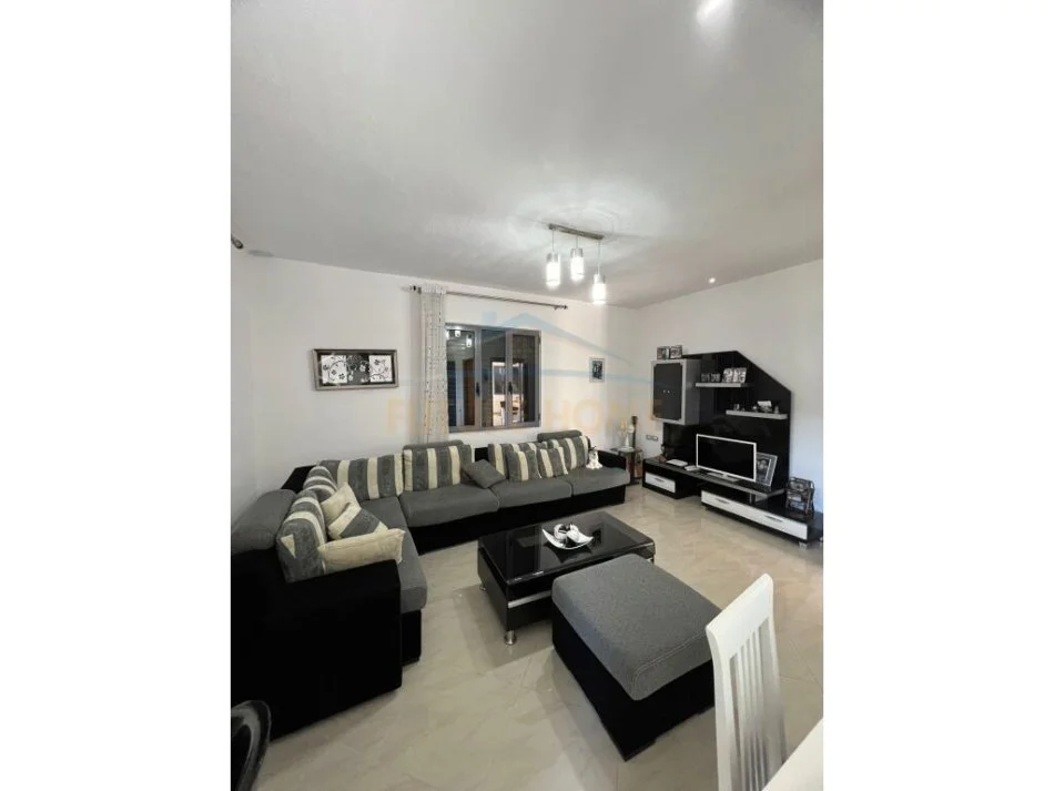 Pogradec, shitet Vile 3 Katshe , 384 m² 199.000 € (Bucimas)