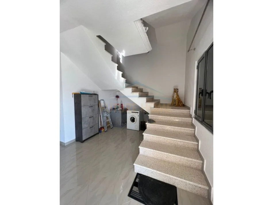 Pogradec, shitet Vile 3 Katshe , 384 m² 199.000 € (Bucimas)