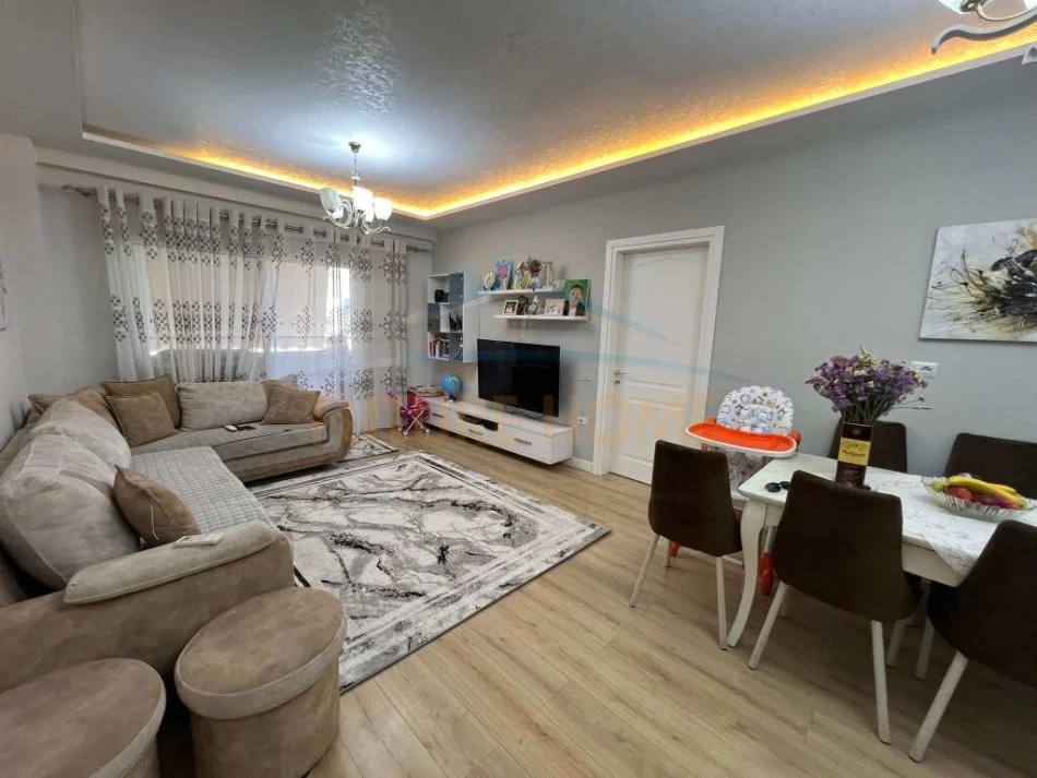 Tirane, shitet apartament 2+1 Kati 6, 102 m² 140.000 € (Yzberisht, perballe KMY)