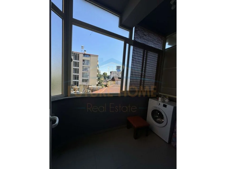 Tirane, jepet me qera apartament 1+1 Kati 2, 87 m² 570 € (BULEVARDI I RI)