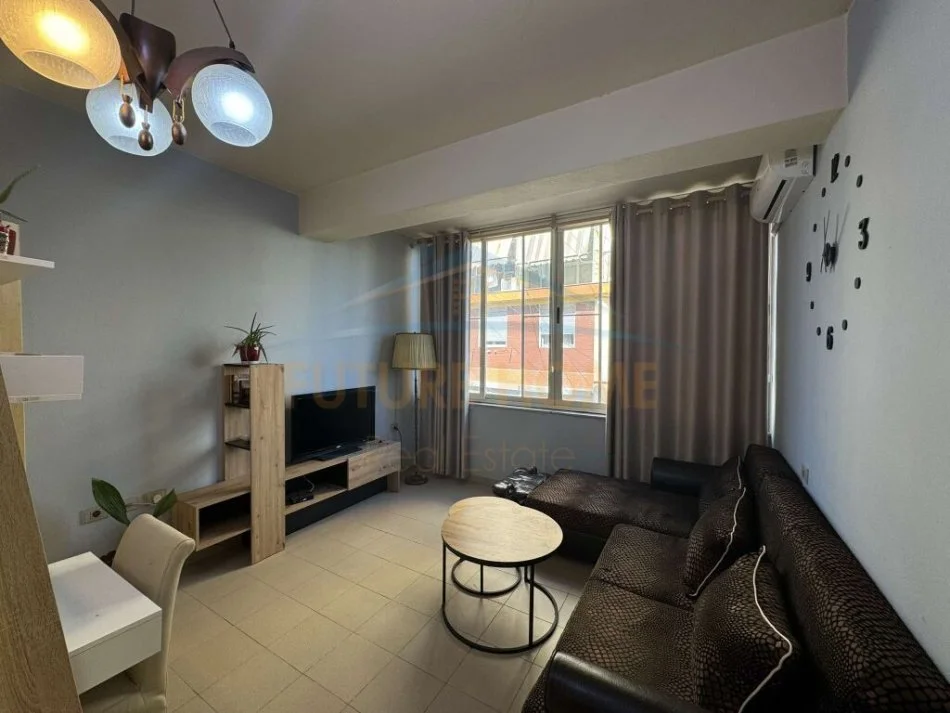 Tirane, jepet me qera apartament 1+1+Ballkon Kati 2, 570 € (Bulevardi i Ri)