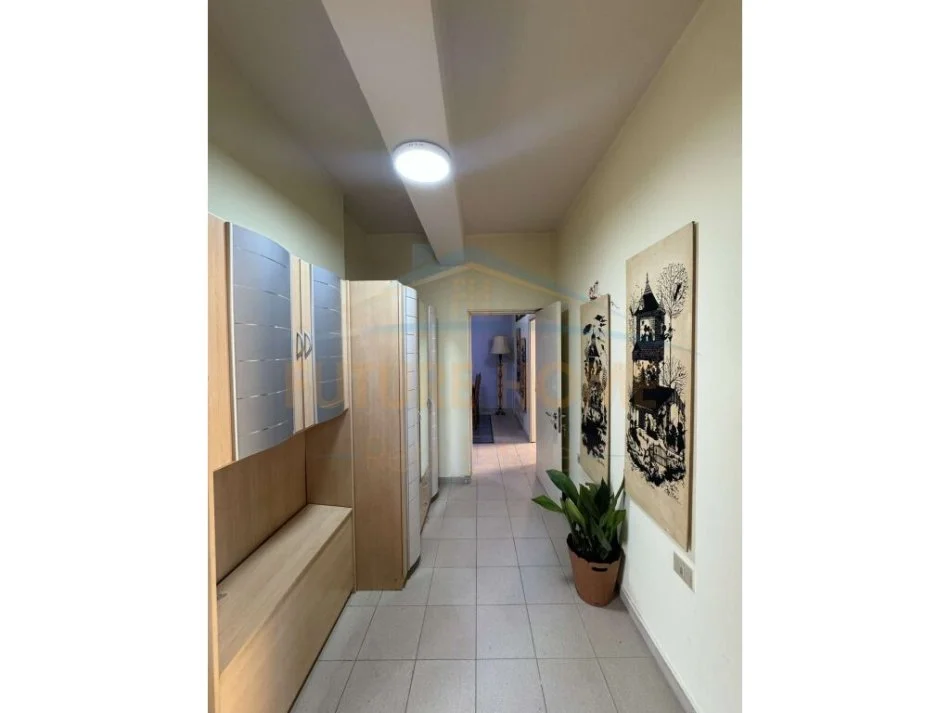 Tirane, jepet me qera apartament 1+1+Ballkon Kati 2, 570 € (Bulevardi i Ri)