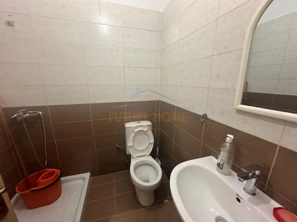 Tirane, jepet me qera apartament 2+1+Ballkon Kati 7, 98 m² 400 € (Yzberisht)