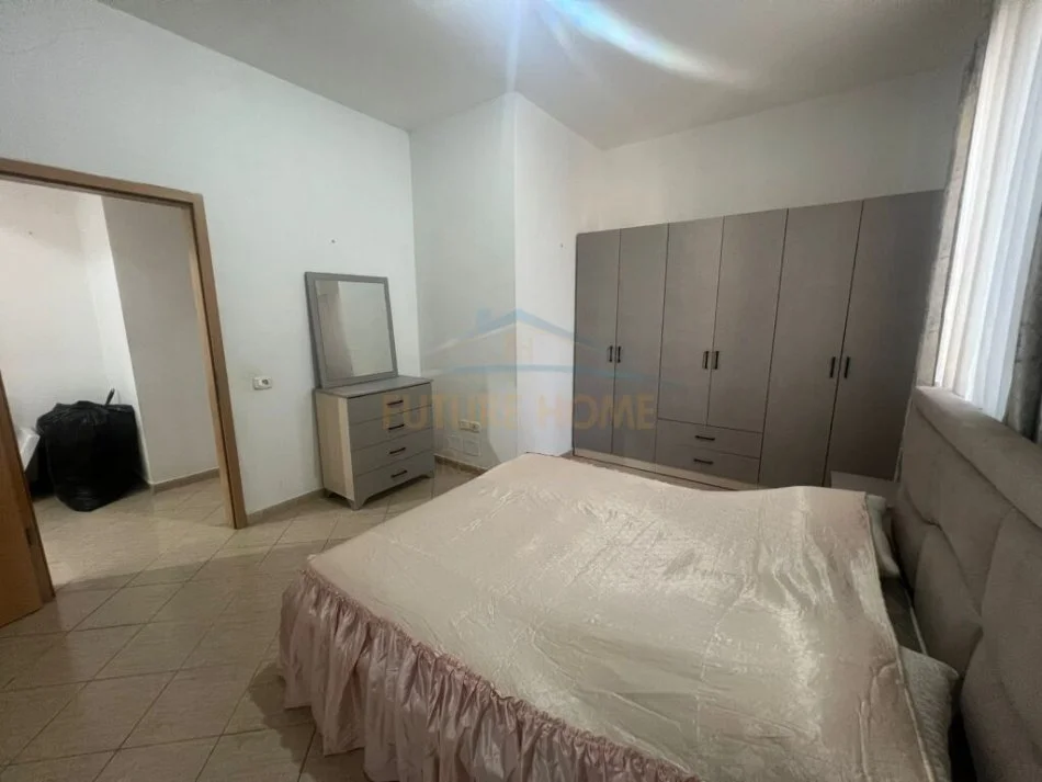 Tirane, jepet me qera apartament 2+1 , 400 € (Rruga e Kavajes)