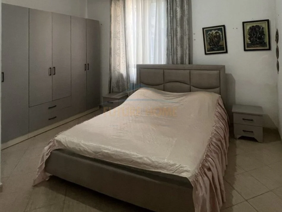 Tirane, jepet me qera apartament 2+1 , 400 € (Rruga e Kavajes)