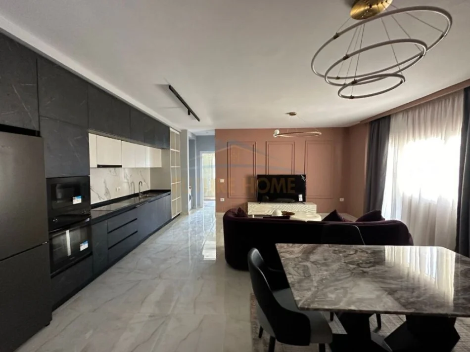 Tirane, jepet me qera apartament 1+1+Ballkon , 80 m² 700 € (Farke)