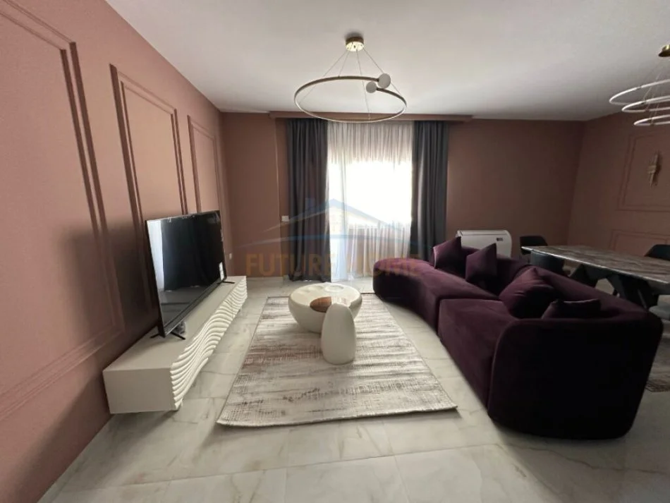 Tirane, jepet me qera apartament 1+1+Ballkon , 80 m² 700 € (Farke)