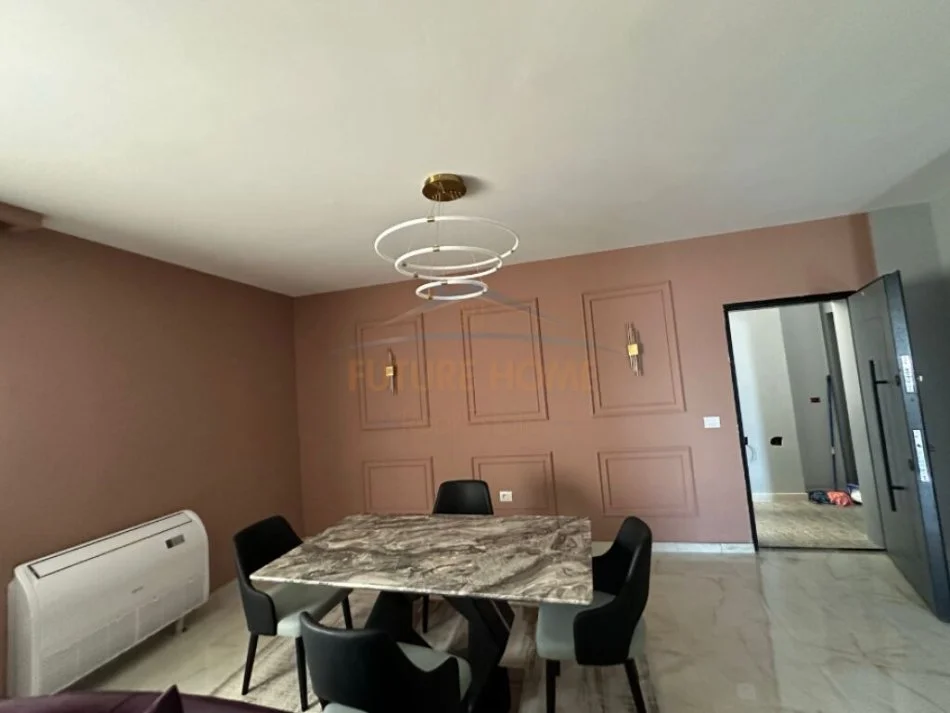 Tirane, jepet me qera apartament 1+1+Ballkon , 80 m² 700 € (Farke)