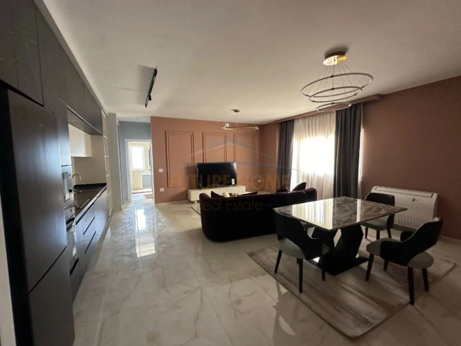 Tirane, jepet me qera apartament 1+1+Ballkon , 80 m² 700 € (Farke)