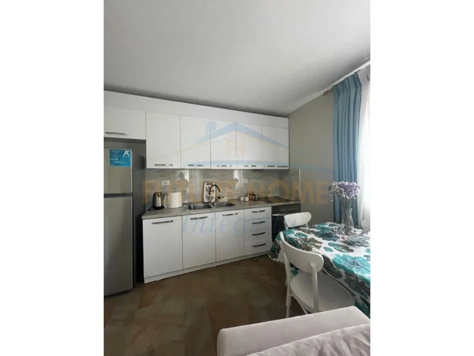 Tirane, jepet me qera apartament 2+1 Kati 3, 65 m² 550 € (XHAMIA E TABAKEVE)