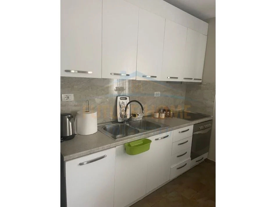 Tirane, jepet me qera apartament 2+1 Kati 3, 65 m² 550 € (XHAMIA E TABAKEVE)